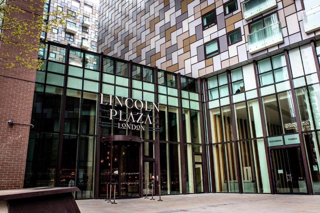 Lincoln Plaza Hotel London